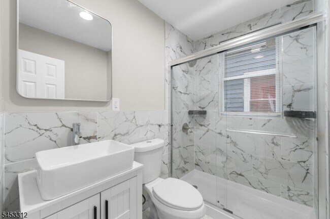 Building Photo - 185 N 18th St
