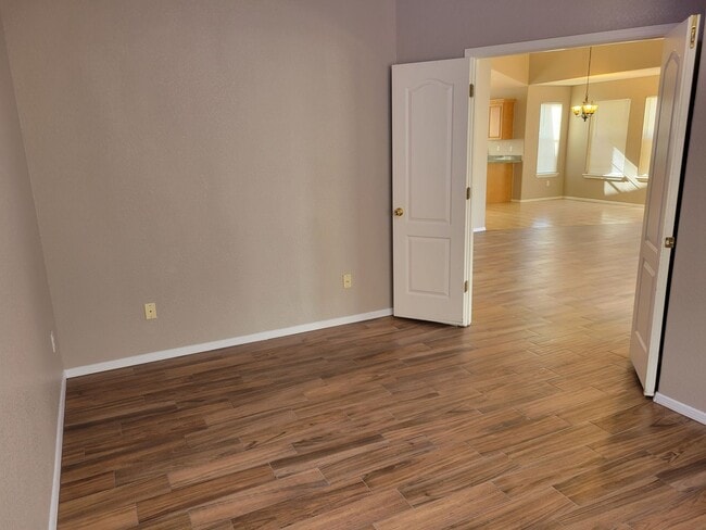 Building Photo - Beautiful 3 bedroom/2 Bath Home!