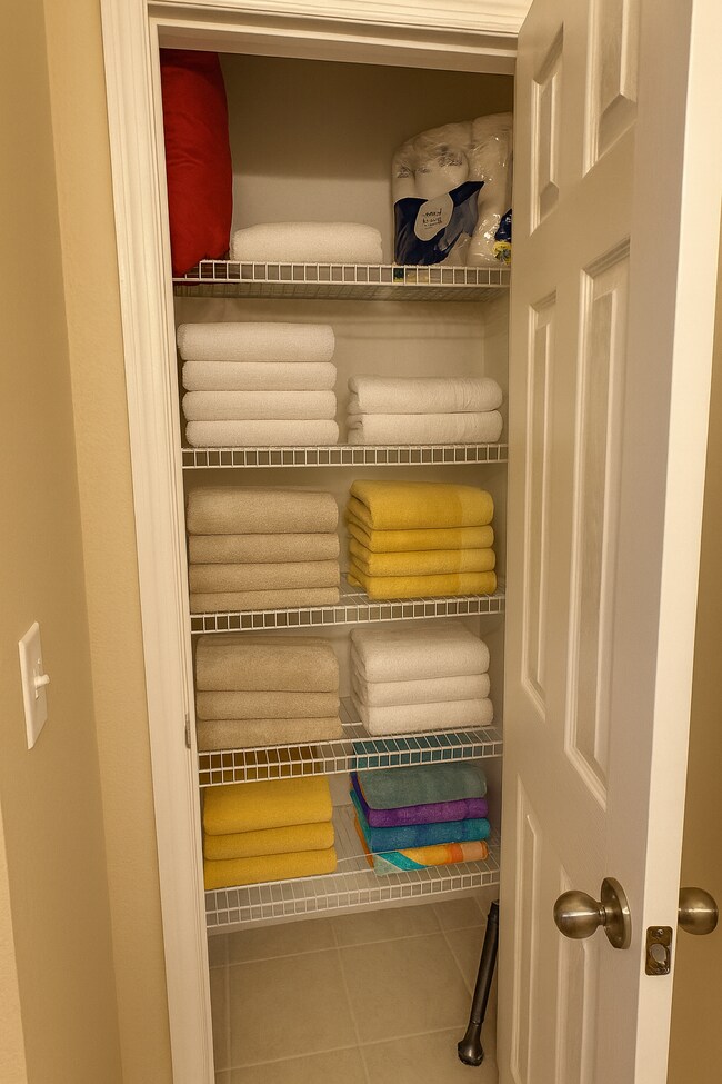 Building Photo - Stunning 3 Bedroom Townhome in Cambridge at Oakleaf Plantation