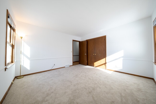 Building Photo - 5209 W 61st St