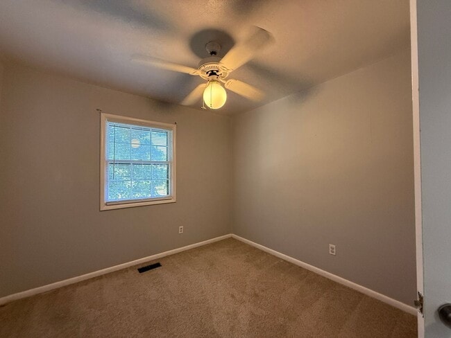 Building Photo - 3 Bedroom Rental - close to Cape Fear Vall...