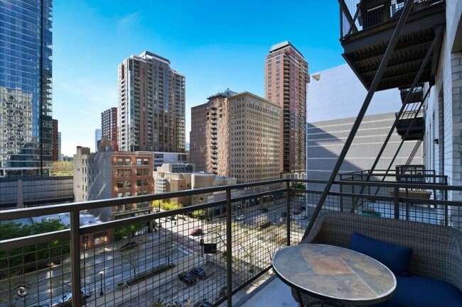 Building Photo - 910 S Michigan Ave