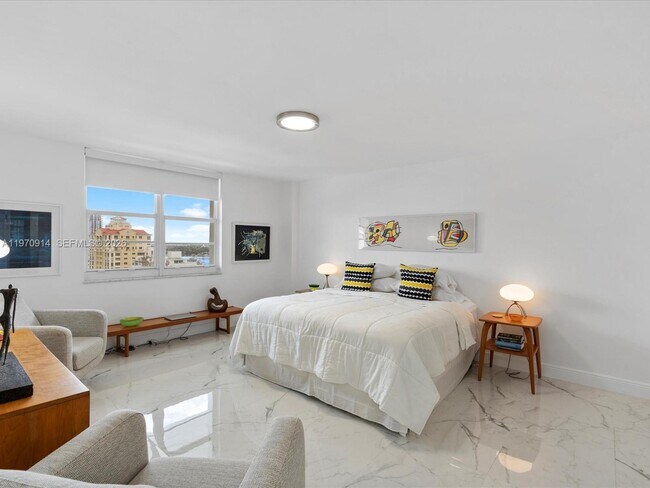 Building Photo - 336 N Birch Rd