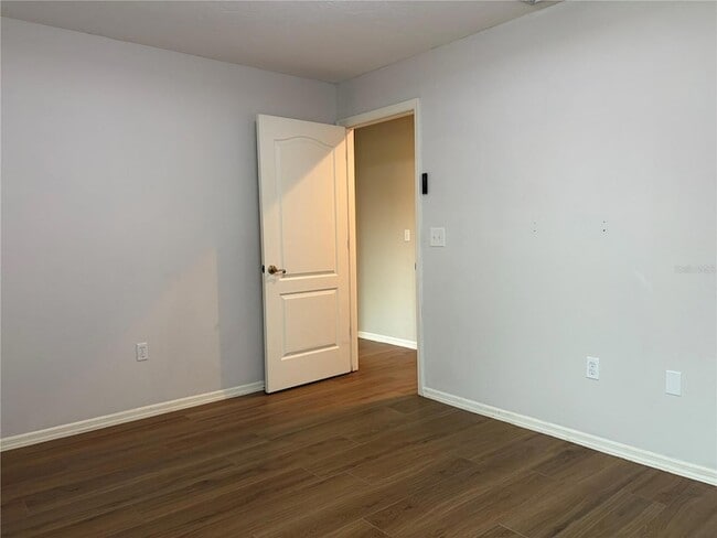 Building Photo - 5828 Sandy Pointe Dr