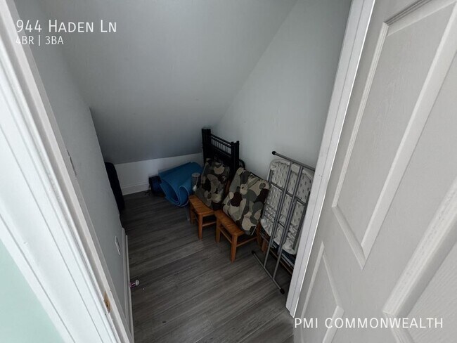 Building Photo - 944 Haden Ln