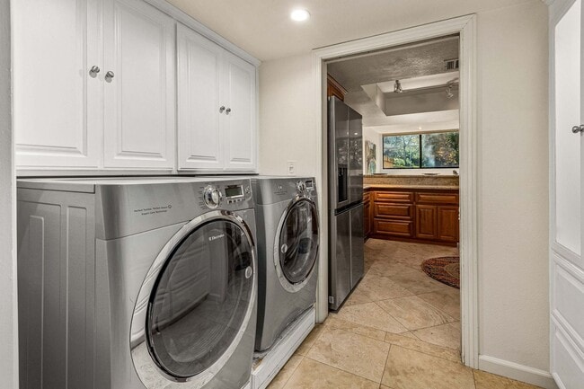 Building Photo - VACATION RENTAL - La Jolla Residence Just Blocks from the Ocean!