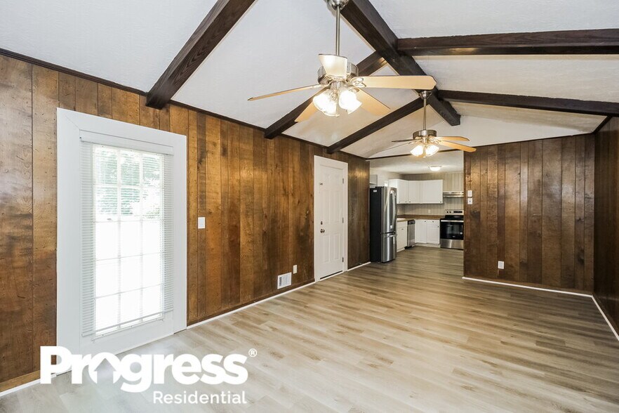 Building Photo - 6185 Marilla St