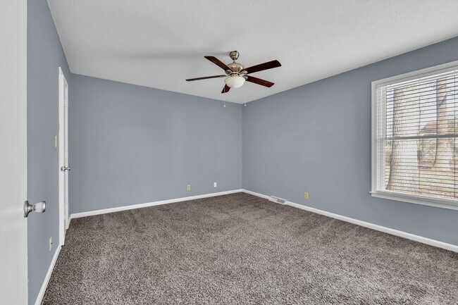 Building Photo - 171 W Regent Dr