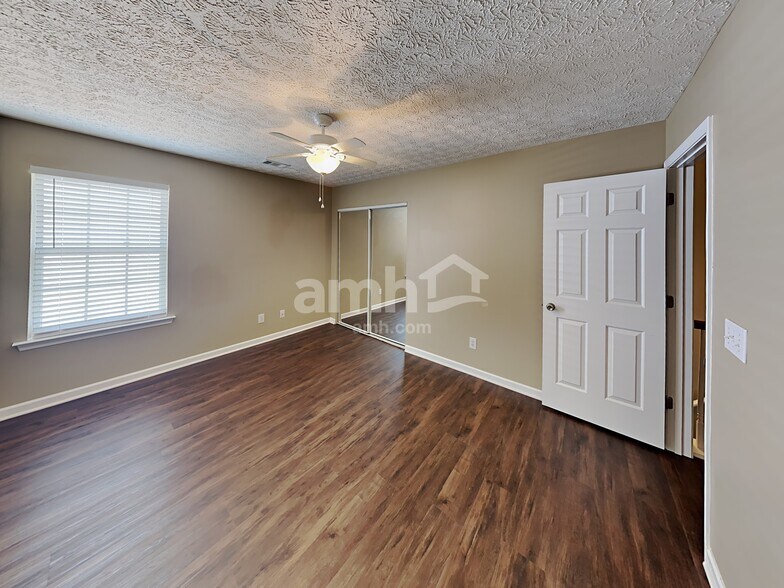 Building Photo - 209 Picadilly Pl