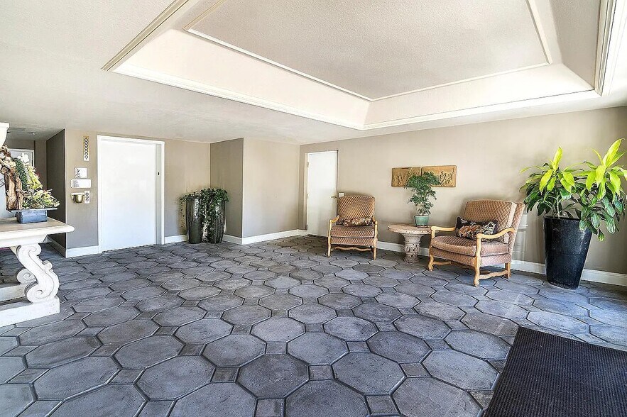 Building Photo - 1650 Veteran Ave