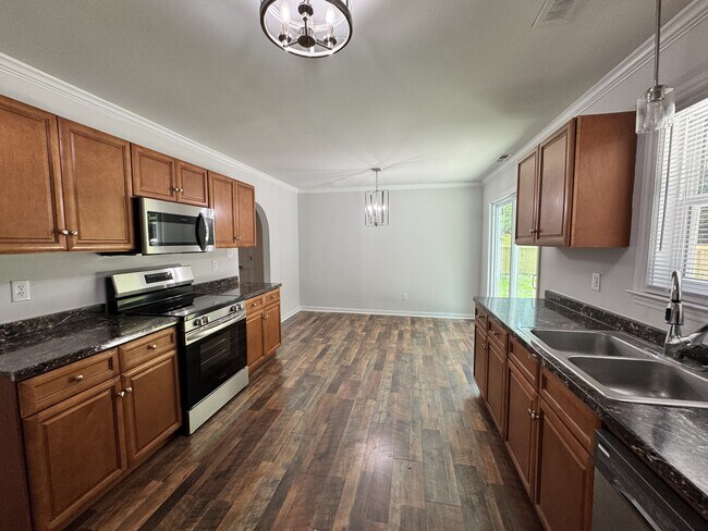 Building Photo - 510 Redwood Pl