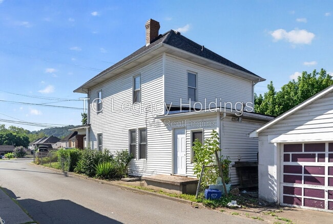 Building Photo - 890 Traction St