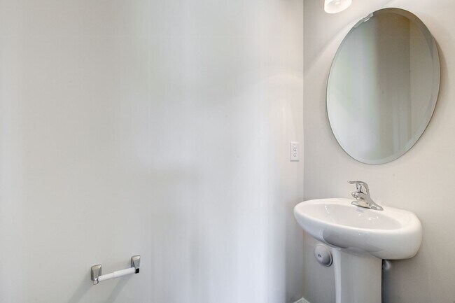 Building Photo - 4 Bedroom Rental in Mackintosh On The Lake Neighborhood!