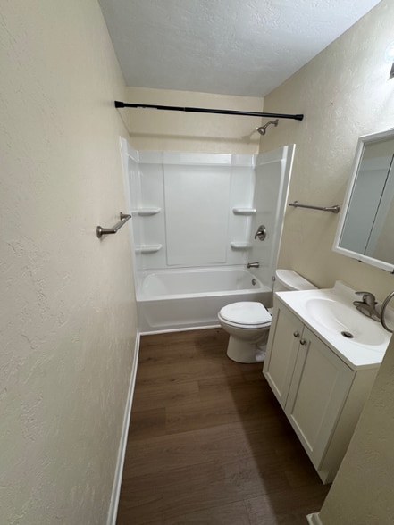 Building Photo - 1415 Hackberry Ln