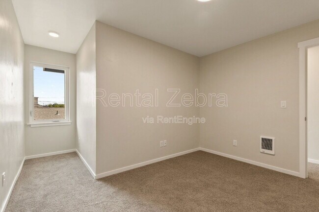 Building Photo - 1682 SW Salmon Ave