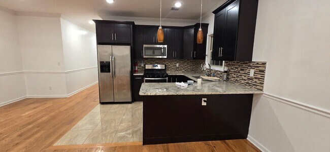Building Photo - 47 Terhune Ave