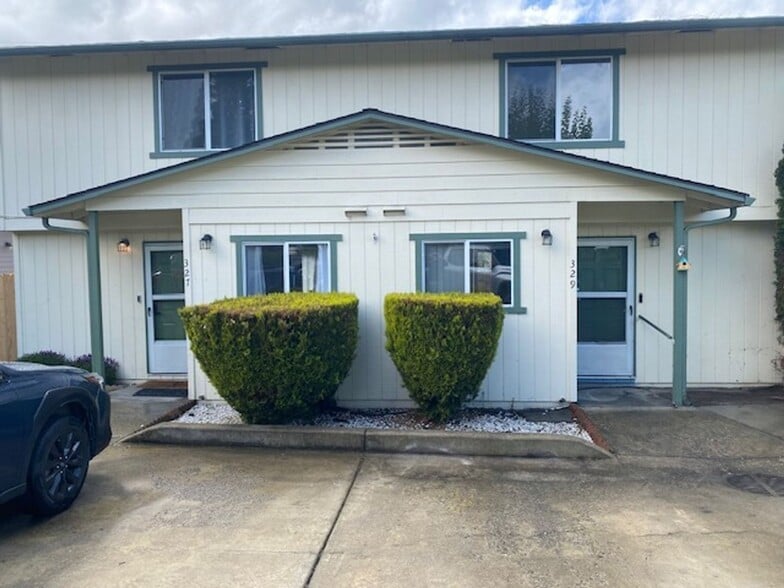 Front Entrance - Right Side - 329 Bessie St