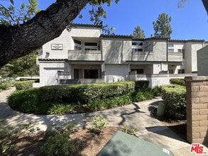 Building Photo - 9 Willowcrest Ln