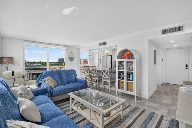 Building Photo - 3113 S Ocean Dr