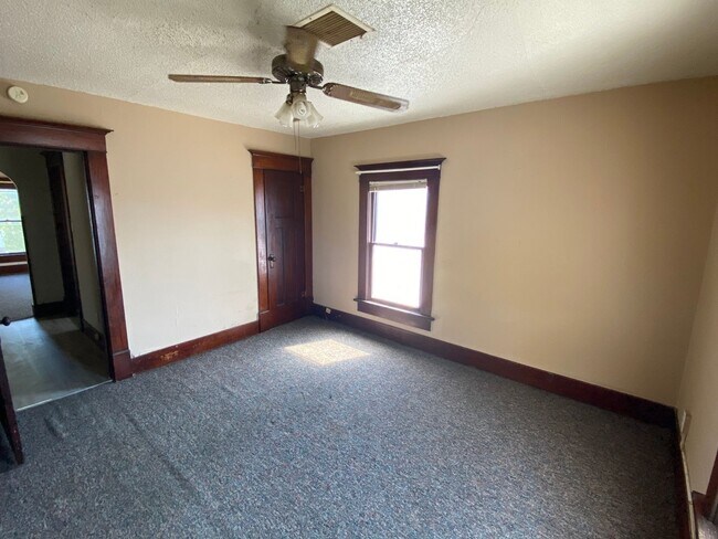 Building Photo - 619 N Washington St