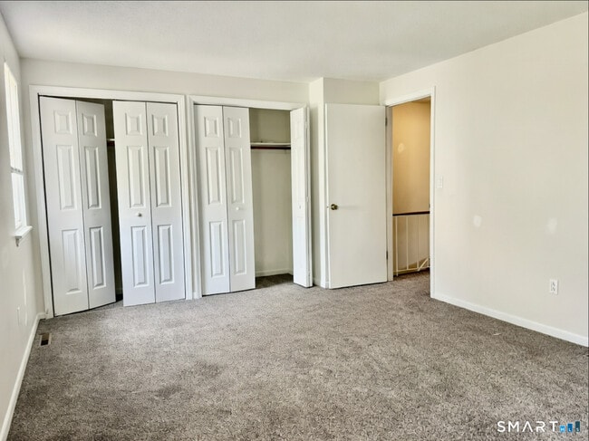 Building Photo - 16 E Gate Ln