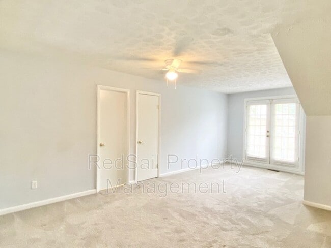 Building Photo - 23 Riverchase Dr