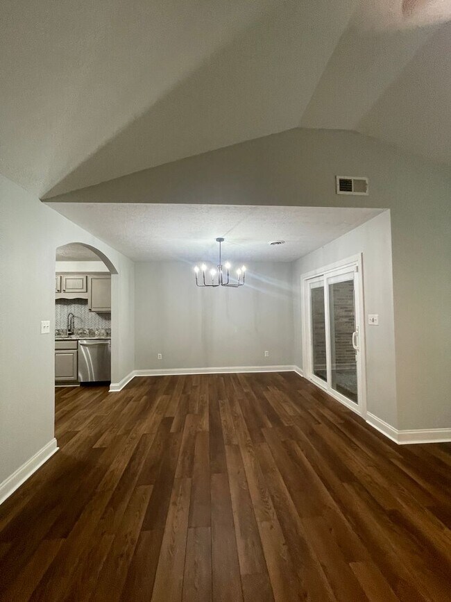 Building Photo - 162 River Garden Ct