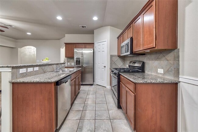 Building Photo - 328 Langely