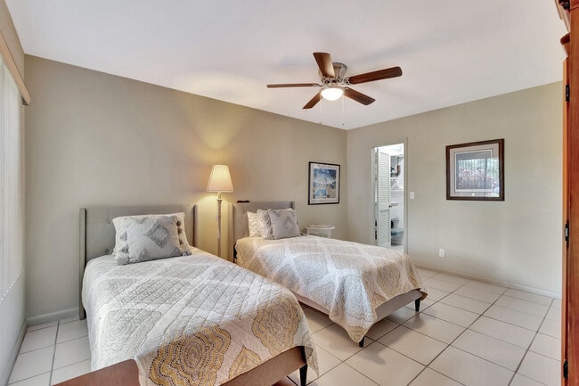 Building Photo - 5760 Piping Rock Dr