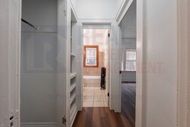 Building Photo - Cozy Living near University Circle
