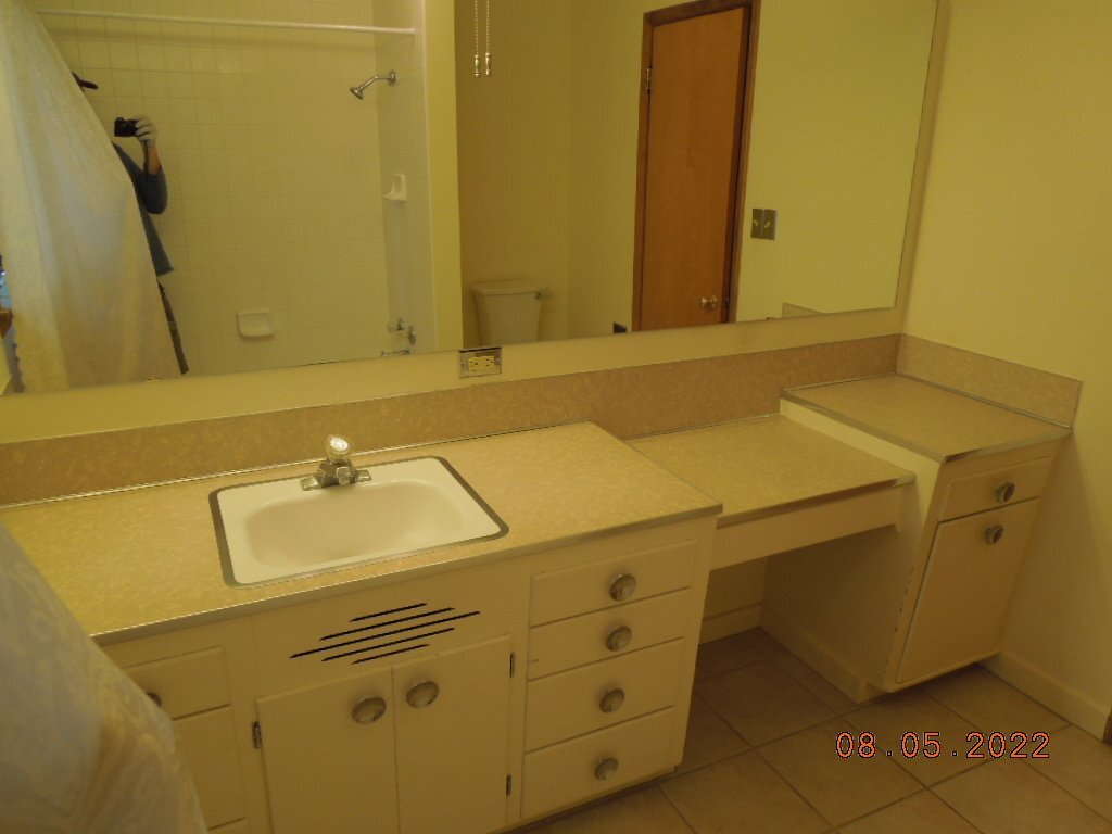 Building Photo - 1420 W Koch St