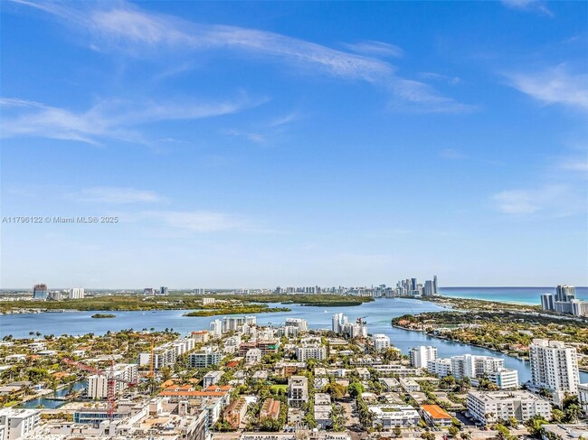 Building Photo - 9901 E Bay Harbor Dr