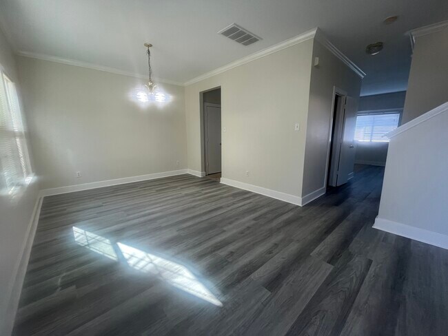 Building Photo - 11809 Longwood Garden Way