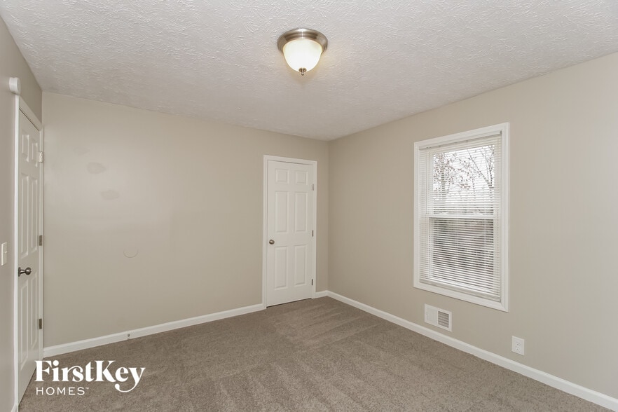 Building Photo - 289 Angla Dr SE