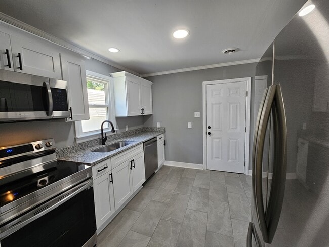 Building Photo - 132 N Beech Ave