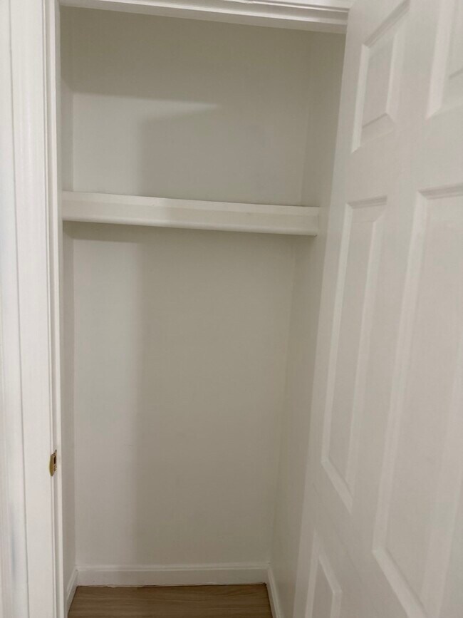 Building Photo - 21 Staples Ave