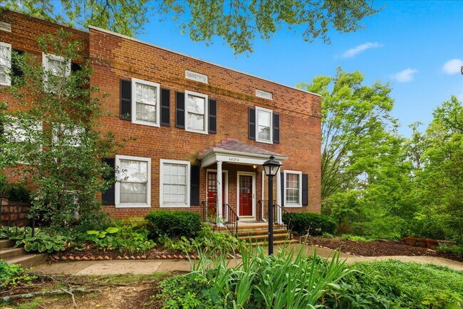 Building Photo - Elegant End-Unit Fairlington Villages Townhome with Private Balcony & Exceptional Community Ameni...