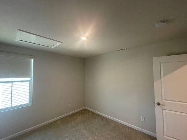 Building Photo - You’ve Got to See This Rental!
