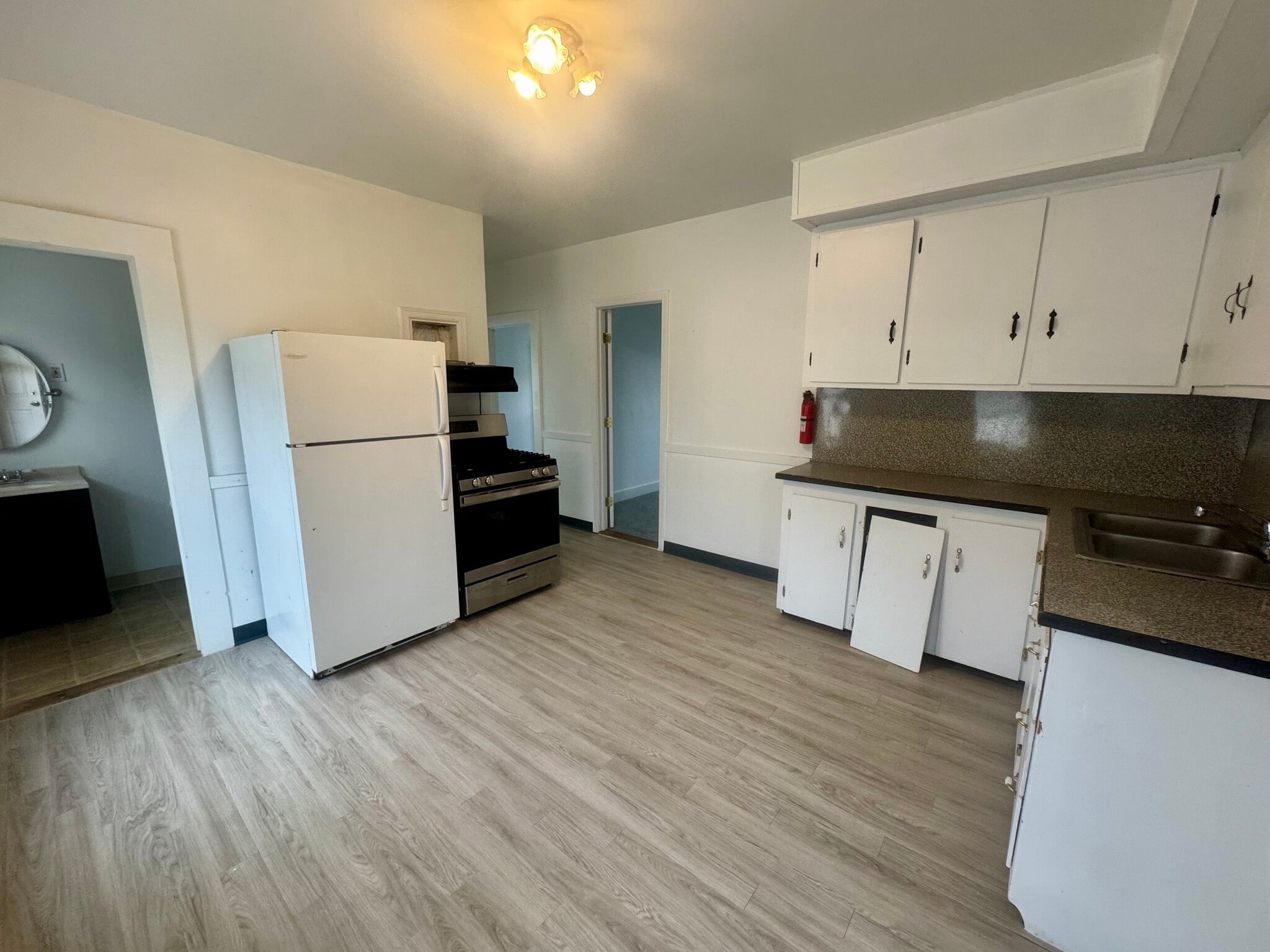 Building Photo - 61 John St