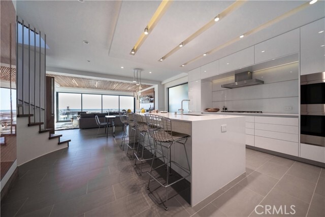 Building Photo - 7104 W Oceanfront