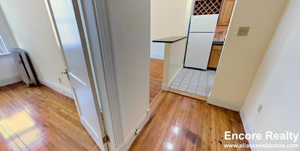 Building Photo - 107 Queensberry St