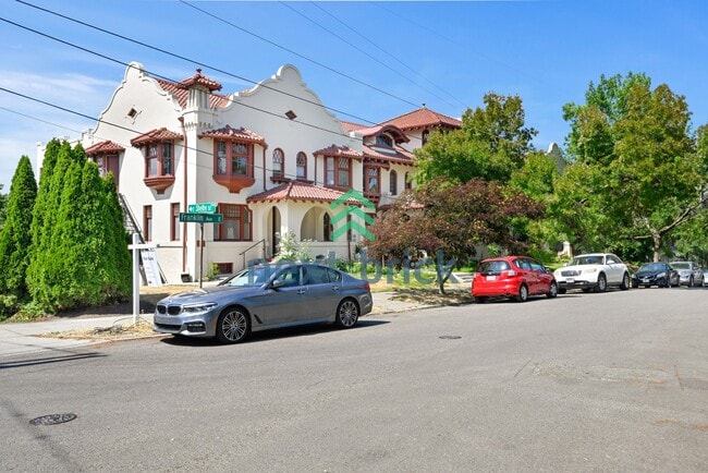 Building Photo - Rare Find-Heritage Historic Lake View Luxury Condo opportunity!