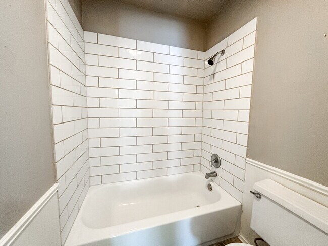 Building Photo - Newly Updated 2 Story Duplex