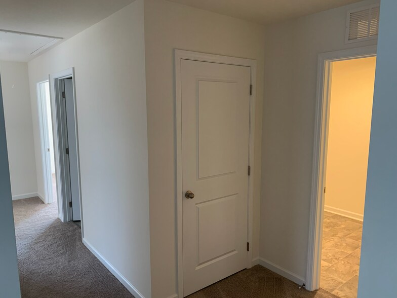 Building Photo - 1143 Aspen Ter