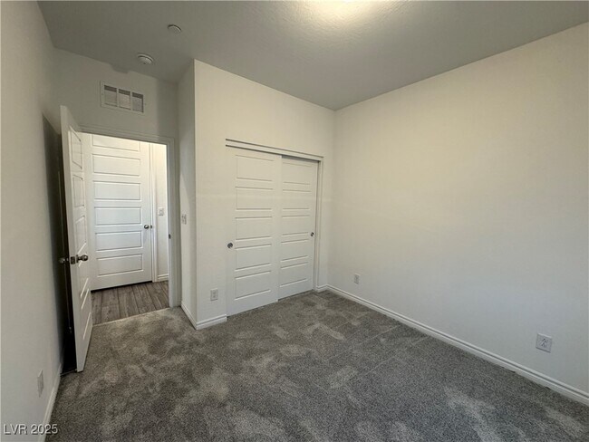 Building Photo - 25 Barbara Ln