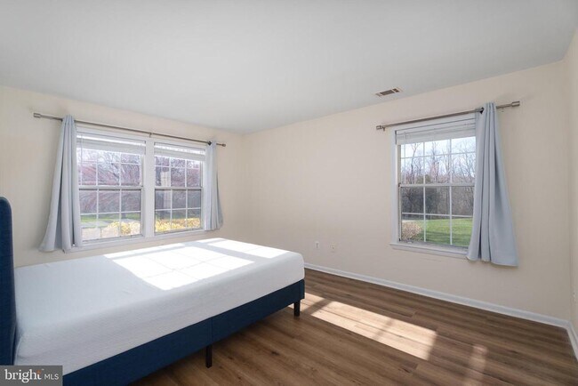 Building Photo - 206 Salem Ct