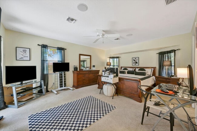 Building Photo - 19 Hoffer St