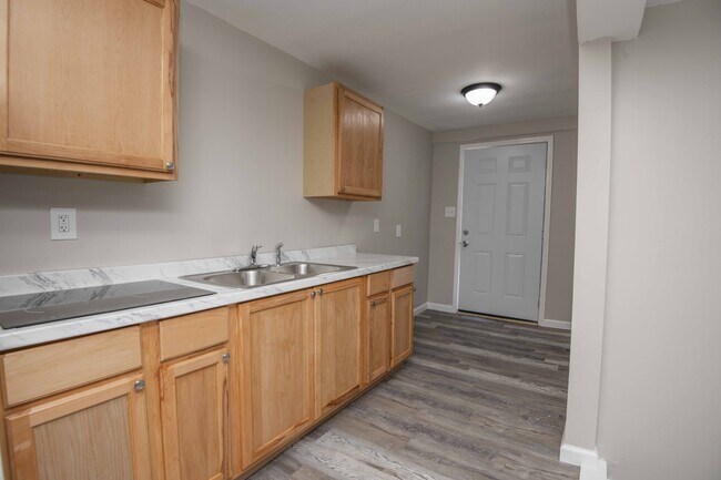 Building Photo - 912 Hotel Ave