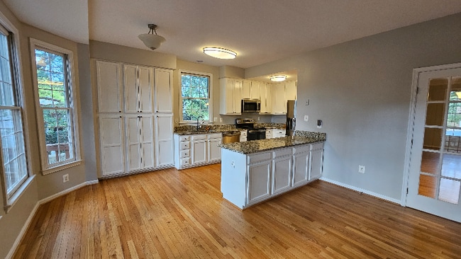 Building Photo - 6342 Franconia Commons Dr