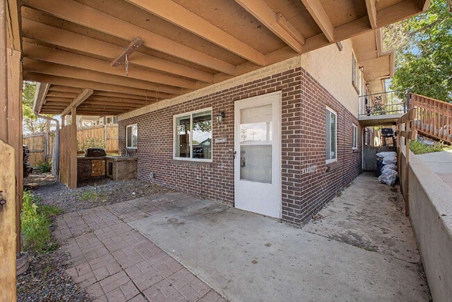 Building Photo - Garden Level 2 bedroom/1 bath for rent in Denver